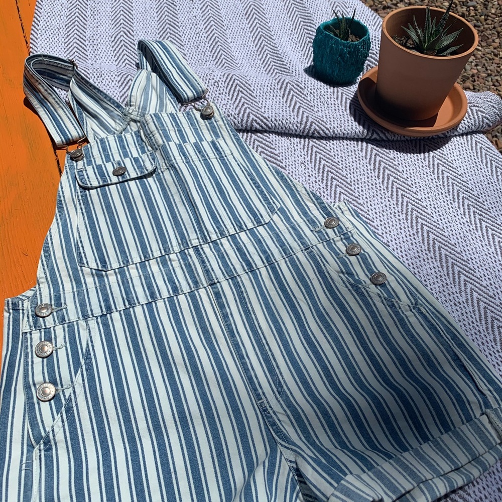 NWOT American Eagle 90s Overall Shorts